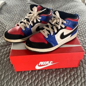 Nike Jordan kids size 3. Used condition.